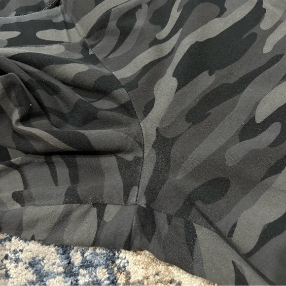 Torrid Gray & Black Camo Print Leggings Size 0X - Picture 4 of 8